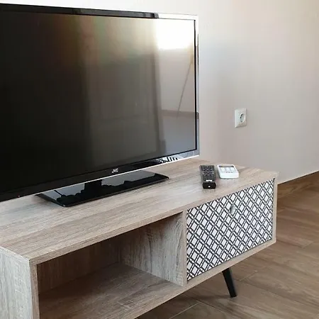 Ria's Deluxe Апартаменты Фалираки