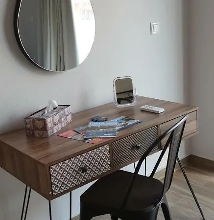 Ria's Deluxe * Фалираки